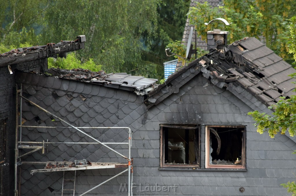 Schwerer Brand in Einfamilien Haus Roesrath Rambruecken P170.JPG - Miklos Laubert